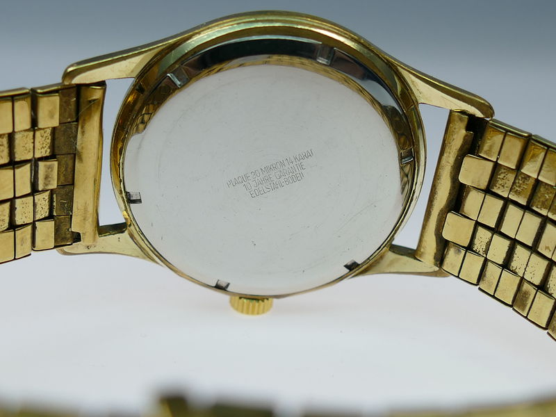 Datei:UMF Herrenarmbanduhr mit UMF 29-80 N335 RS.jpg