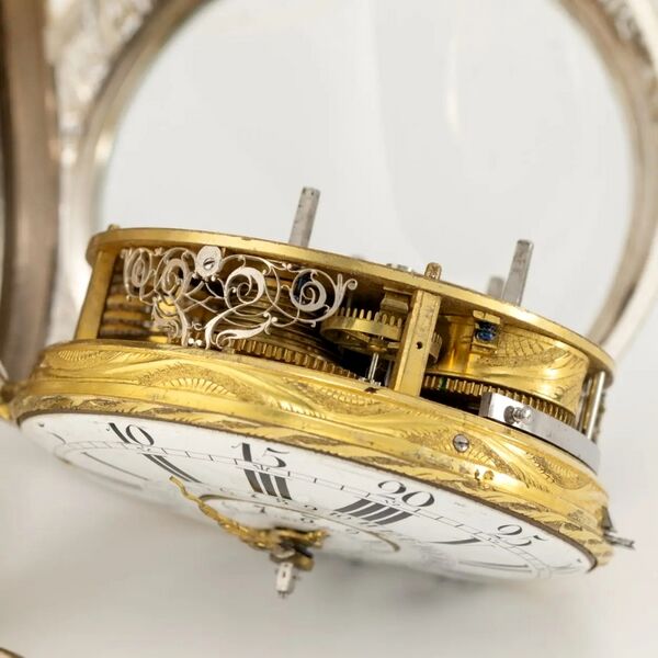 Datei:Julien Le Roy, Kutschenuhr mit Viertelstunden-Stundenrepetition, Wecker, Monats- und Datumsanzeige ca. 1760 (17).jpg