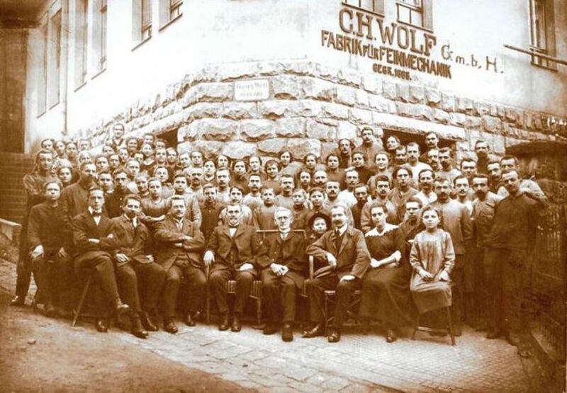Datei:Firma C.H. WOLF in der Feldstraße 2 in Glashütte im Jahr 1875.jpg