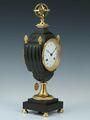 Gaston Jolly á Paris, Directoire Amphoren Vasen-Pendule mit Armillarsphäre, ca. 1790 (4).jpg