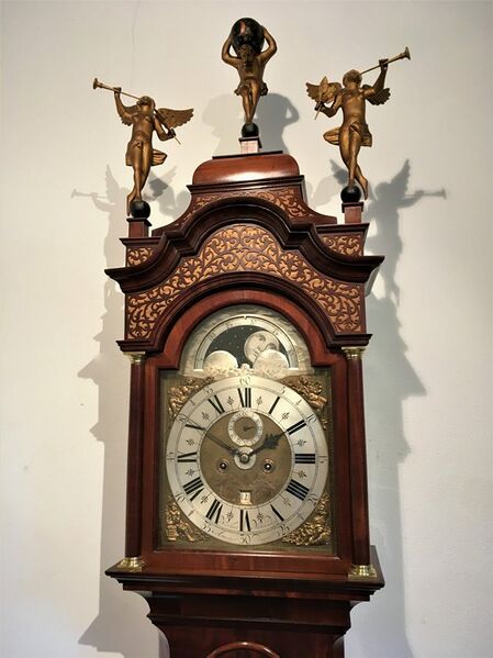Datei:Amsterdamer Bodenstanduhr Nicolaas Nieuwenhof ca. 1745 (2).jpg