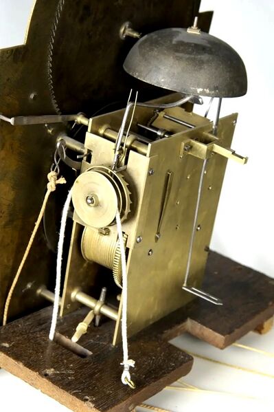 Datei:Thomas Kirchheim, London, Biedermeier Standuhr mit Stundenschlag, Mondphase und Datumsanzeige circa 1810 (4).jpg