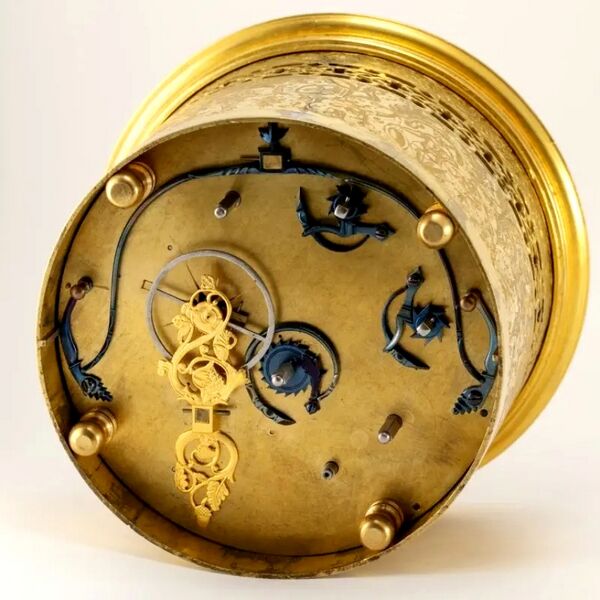 Datei:Peter Dziemba, Reproduktion einer einzeigrigen, astronomischen, runden Tischuhr 1570 - 2012 (08).jpg