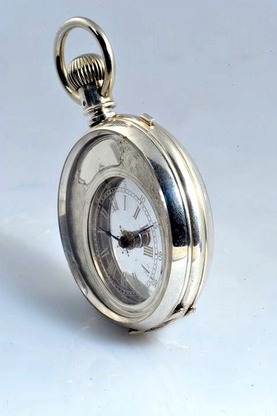Datei:Armand Schwob & Frère pocketwatch Mysterieuse case site.jpg