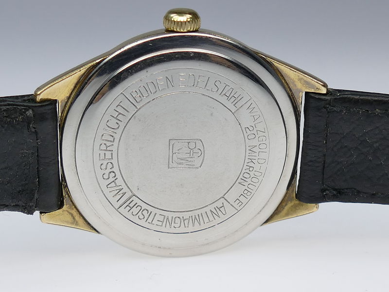 Datei:UMF Herrenarmbanduhr mit UMF 29-11 H501 RS.jpg