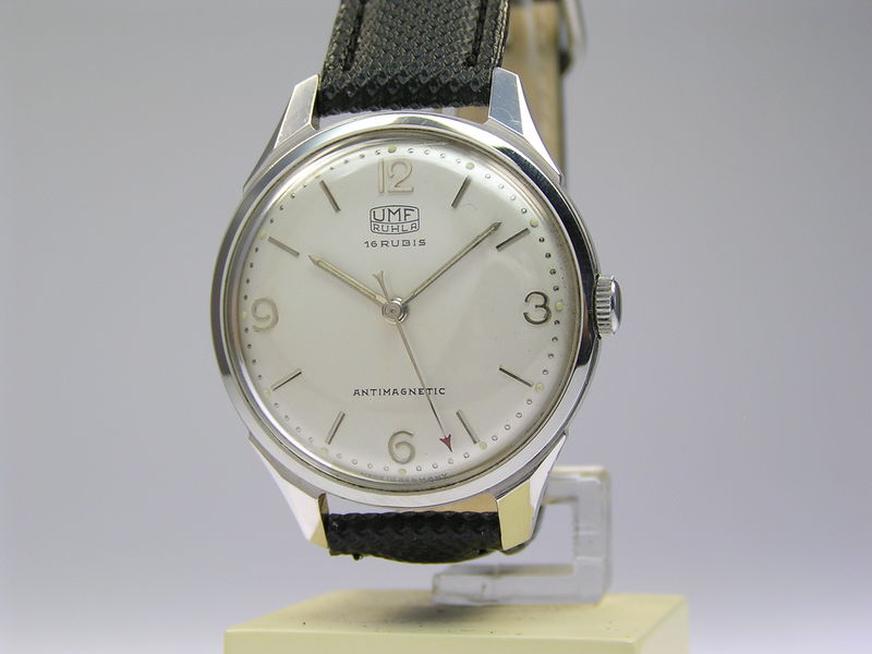 Datei:UMF Herrenarmbanduhr mit UMF 29-12 A292.jpg