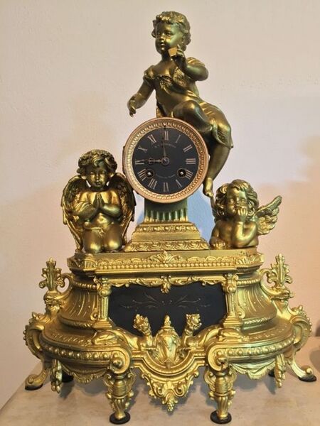 Datei:Met goudverf vergulde zamac pendule D.C. Andriessen ca. 1890 (1).jpg