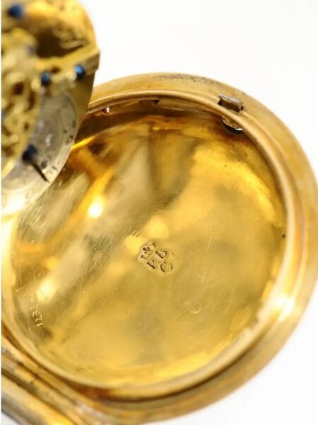 Datei:John Marie, London, Werk Nr. 402, Goldemail-Spindeltaschenuhr à quatre couleurs, circa 1770 (6).jpg