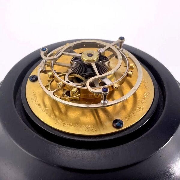 Datei:Tilmann von dem Knesebeck, Gangmodell der Federchronometerhemmung mit fliegendem Tourbillon nach Alfred Helwig, 1979 (6).jpg