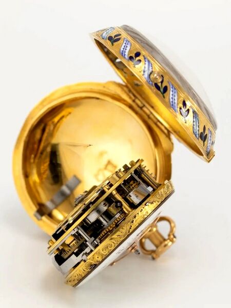 Datei:Jean Baptiste Baillon, beeindruckende Goldemail-Spindeltaschenuhr mit à toc Viertelstundenrepetition, ca. 1750 (6).jpg