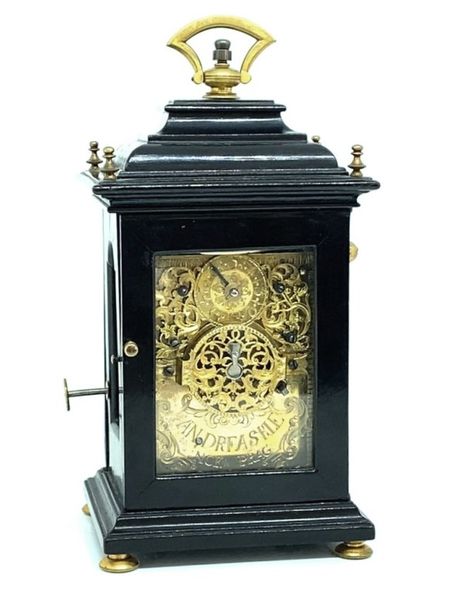 Datei:Andreas Glenck, Prag, Miniatur-Bracket Clock circa 1740 (5).jpg
