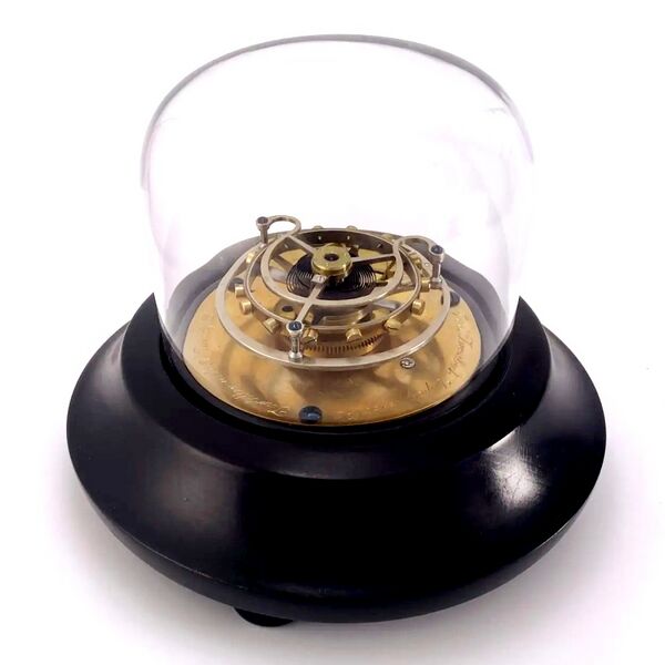 Datei:Tilmann von dem Knesebeck, Gangmodell der Federchronometerhemmung mit fliegendem Tourbillon nach Alfred Helwig, 1979 (1).jpg