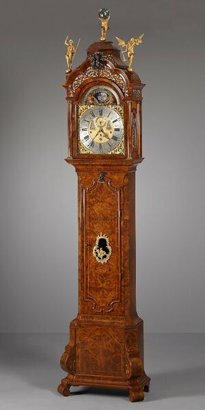 Datei:Amsterdamer Bodenstanduhr Gerrit Marcus ca. 1755 (1).jpg