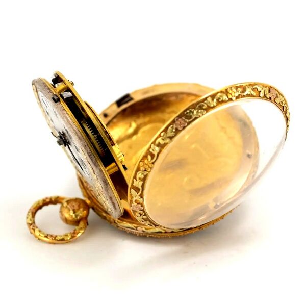 Datei:Moricand & Degrange, mit Türkisen und Amethysten besetzte Genfer Goldemail-Spindeltaschenuhr à quatre couleurs ca. 1829 (4).jpg