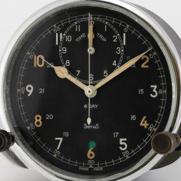 Datei:Smiths Cockpit-Chronograph für Militärflugzeuge mit 8-Tage Werk und zentralem 60 Minutenzähler Nr. B 024411 (2).jpg