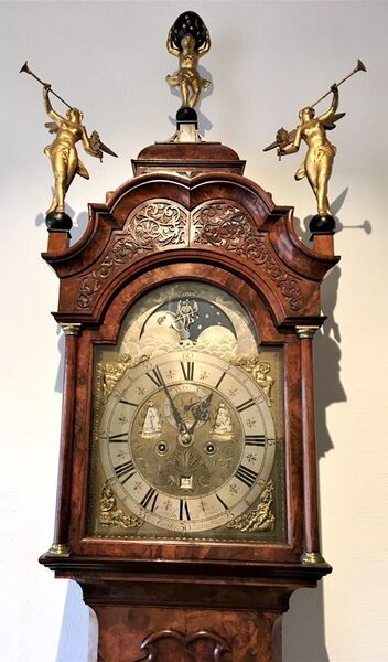 Datei:Amsterdamer Bodenstanduhr Cornelis de Ruijge ca. 1738 (02).jpg