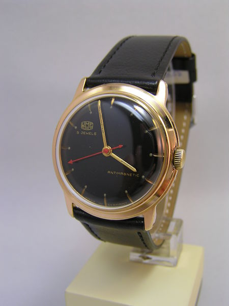 Datei:UMF Herrenarmbanduhr mit UMF 23-42 ab.jpg