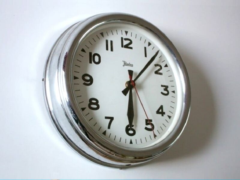 Datei:Palmtag Wanduhr mit Synchronuhrwerk.jpg
