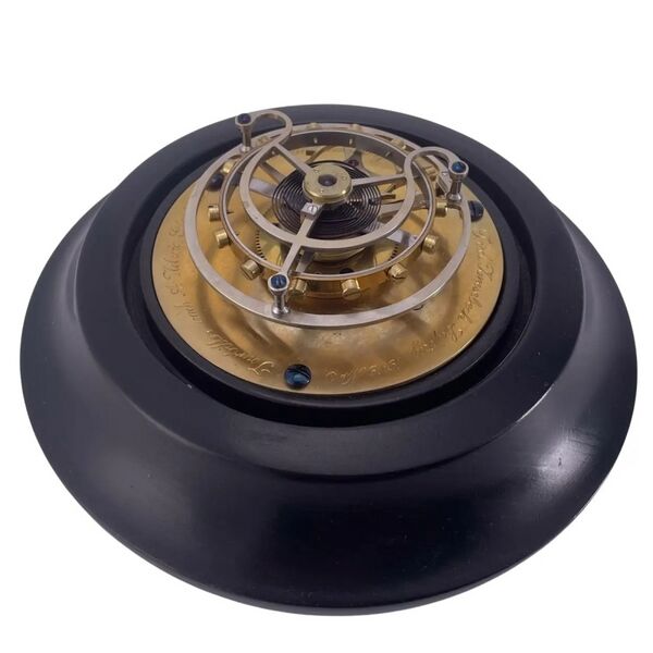 Datei:Tilmann von dem Knesebeck, Gangmodell der Federchronometerhemmung mit fliegendem Tourbillon nach Alfred Helwig, 1979 (3).jpg