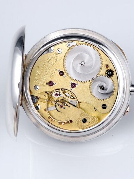 Datei:Heinz Wassermann, Deutsche Uhrmacherschule Glashütte in Sachsen, Werk Nr. 3349, 59 mm, 172 g, circa 1926 (5).jpg