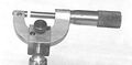 Bügelmessschraube – hergestellt von jedem Feinmechaniker-Schüler zur Nutzung in seiner späteren beruflichen Tätigkeit.jpg