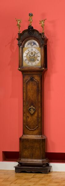 Datei:Bodenstanduhr Johannes Duchesne ca. 1750 (3).jpg