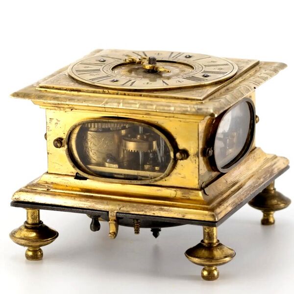 Datei:Johann Michael Brügel, quadratische Bamberger Barock Horizontal-Tischuhr mit Stundenselbstschlag, ca. 1680 (05).jpg
