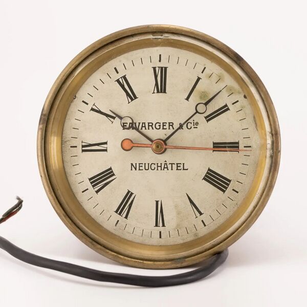 Datei:Peyer, Favarger & Cie. elektrische Präzisionspendeluhr mit elektrischer Hemmung nach Hipp mit hängender Palette und Nebenuhr ca. 1920 (21).jpg