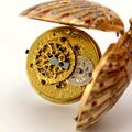 Francois Louis Chavanne, Goldemail-Anhängeuhr in Form einer Jakobsmuschel, ca. 1795 (8).jpg