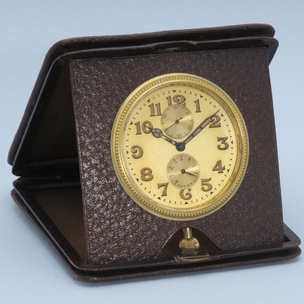 Datei:Longines 8 Day Travelling Clock with up-down Dial circa 1910 (1).jpg