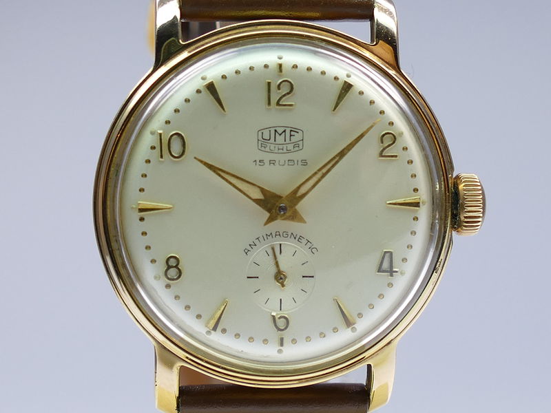 Datei:UMF Herrenarmbanduhr mit UMF 29-11 H415.jpg