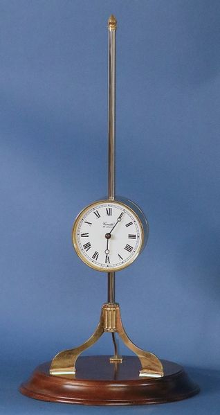 Datei:Comitti of London, Englische Schwerkraftuhr ca. 1980 (1).jpg