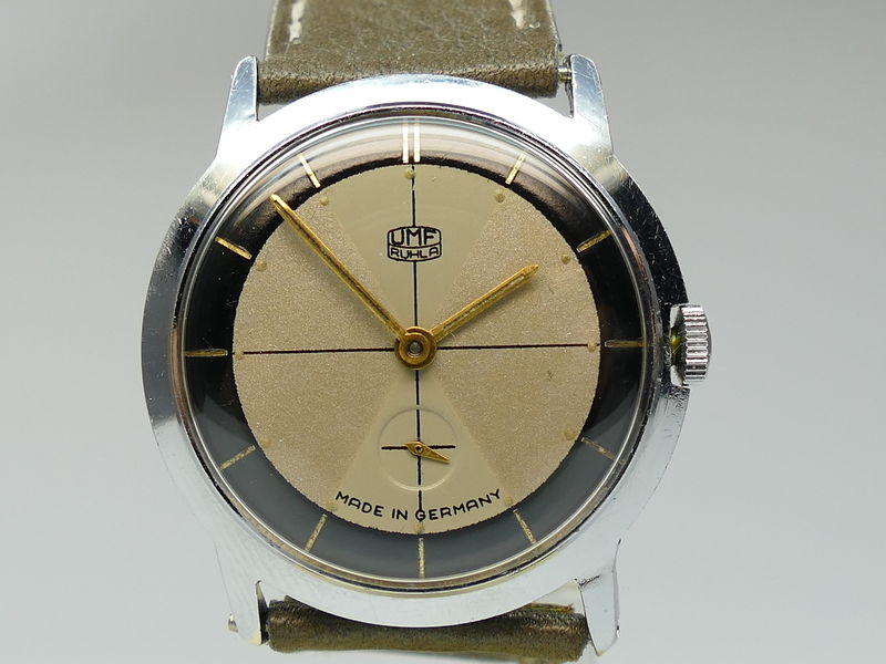 Datei:UMF Herrenarmbanduhr mit UMF 23-31 ac.jpg