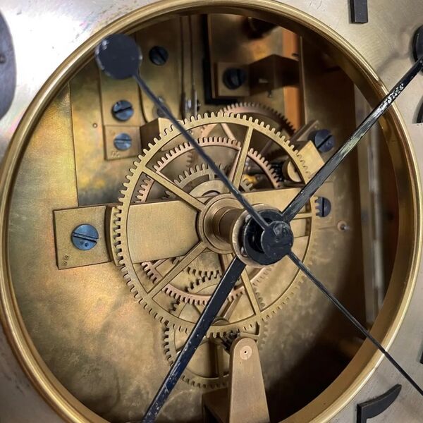 Datei:Motor aufgezogene Sekunden-Pendeluhr, Ecole Nationale d'Horlogerie Cluses ca. 1925 (04).jpg